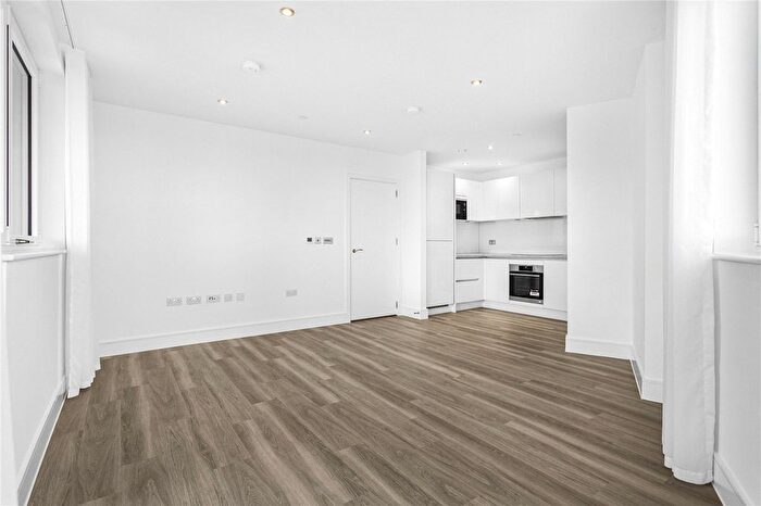 2 Bedroom Flat For Sale In Healum Avenue, Southall, UB2