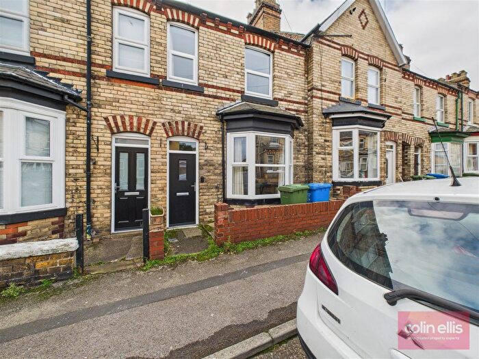 2 Bedroom Terraced House For Sale In Stepney Avenue, Scarborough, YO12