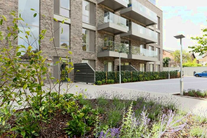 1 Bedroom Apartment To Rent In Woods Road, Peckham, London, SE15