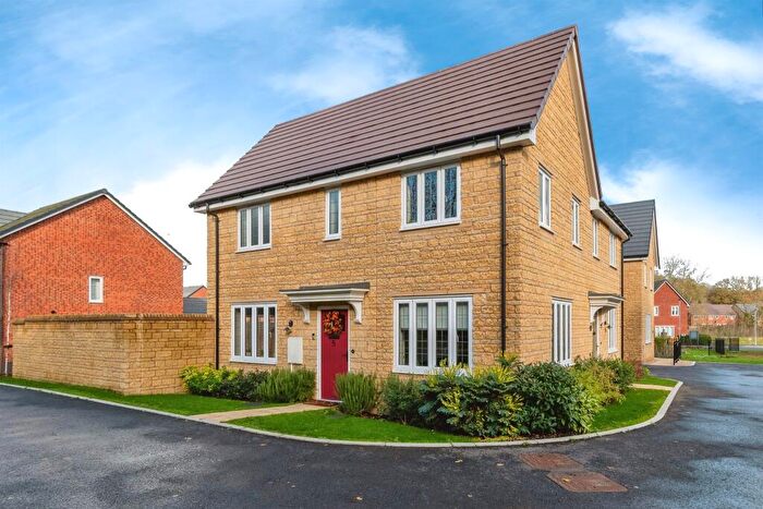 3 Bedroom Semi Detached House For Sale In Assart Way, Chippenham, SN14