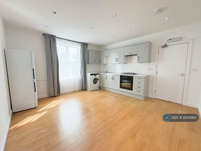 2 Bedroom Flat To Rent In Walthall Street, Crewe, CW2