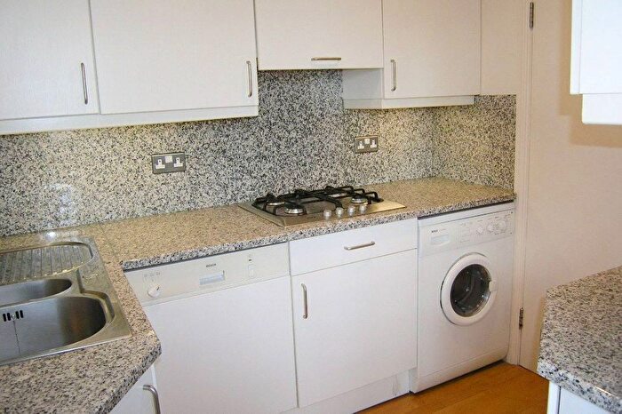 2 Bedroom Flat To Rent In Smith Street, Chelsea, London, SW3