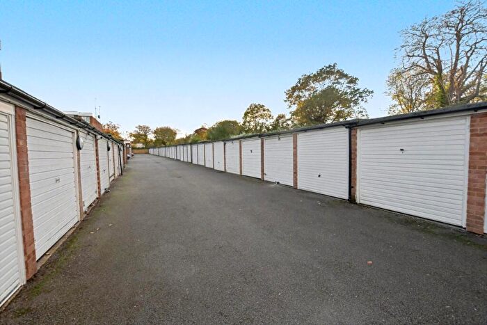 Garage / Parking To Rent In New Wanstead, Wanstead, E11