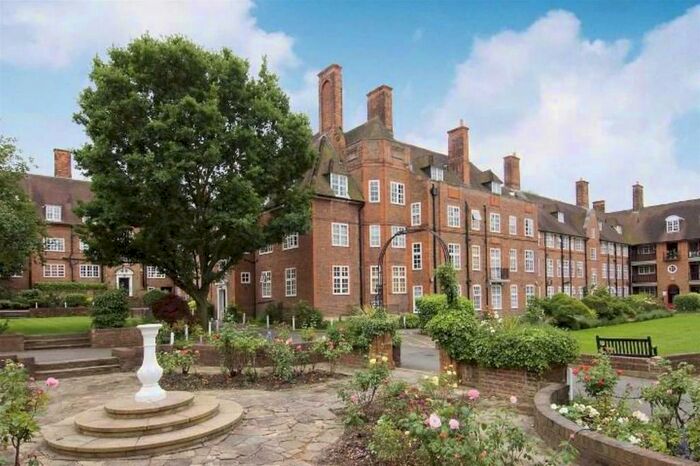 2 Bedroom Flat To Rent In Hampstead Way, London, NW11