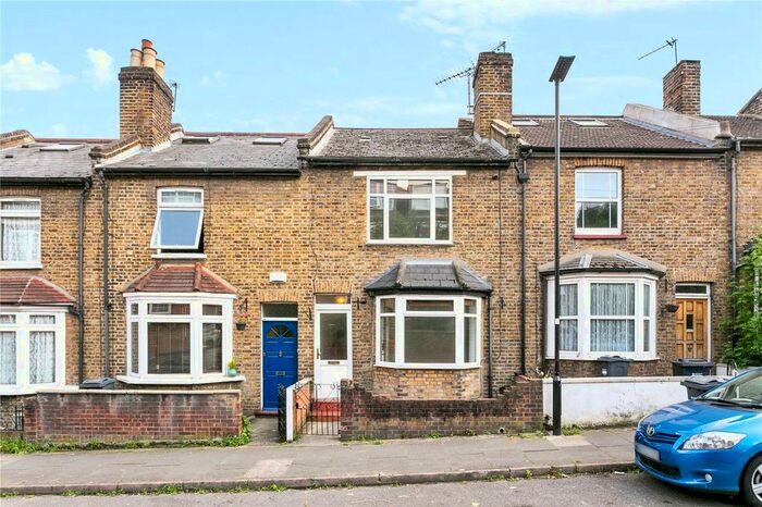 3 Bedroom Terraced House To Rent In Glenhurst Road, Brentford, TW8