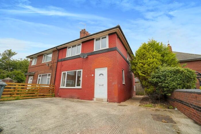 3 Bedroom Semi-Detached House To Rent In East Grange Garth, Belle Isle, Leeds, LS10
