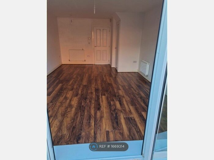 2 Bedroom Terraced House To Rent In Oxlade Drive, Slough, SL3