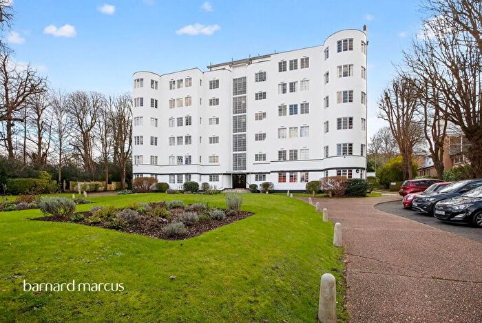 2 Bedroom Flat For Sale In Pages Lane, London, N10