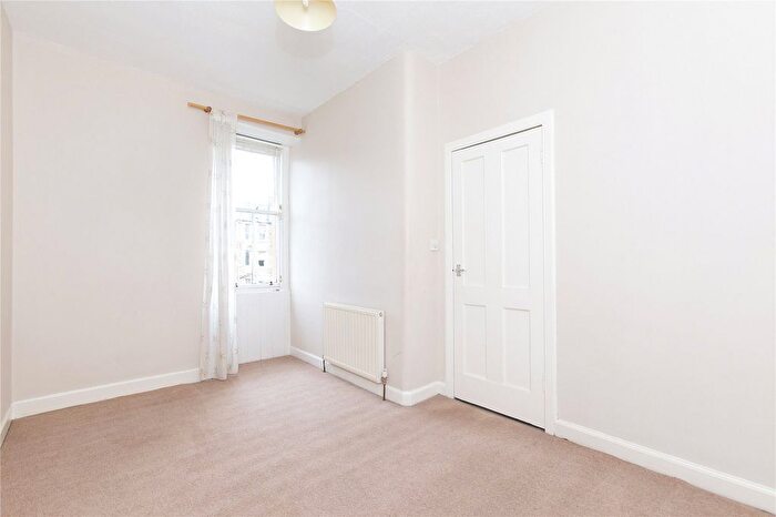 2 Bedroom Flat To Rent In Temple Park Crescent, Edinburgh, EH11