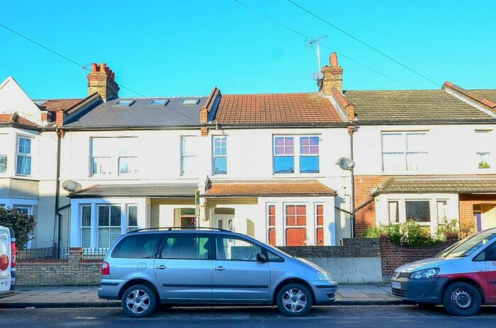 2 Bedroom Flat To Rent In Burntwood Lane, Earlsfield, London, SW17