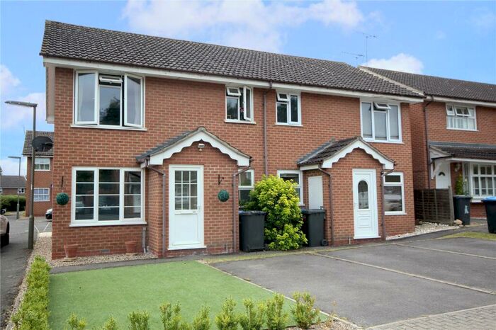 1 Bedroom Maisonette To Rent In Ottershaw, Surrey, KT16
