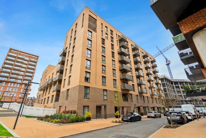 2 Bedroom Flat To Rent In Shearwater Drive, Hendon, NW9