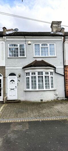 3 Bedroom Semi Detached House For Sale In Greenside Road Croydon, CR0