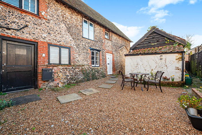 2 Bedroom Maisonette For Sale In Lower Road, Bookham, KT23