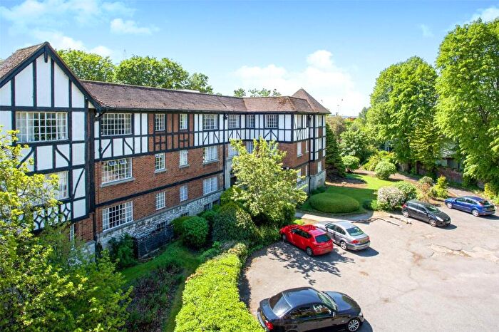 1 Bedroom Flat For Sale In Millbrook Road East, Southampton, Hampshire, SO15