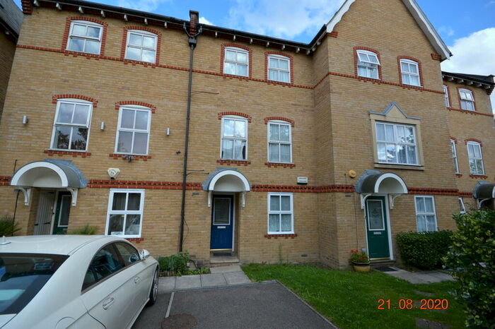 4 Bedroom Town House To Rent In Chamberlayne Avenue, Wembley, HA9