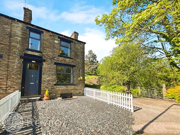 4 Bedroom End Of Terrace House For Sale In Huddersfield Road, Newhey, OL16