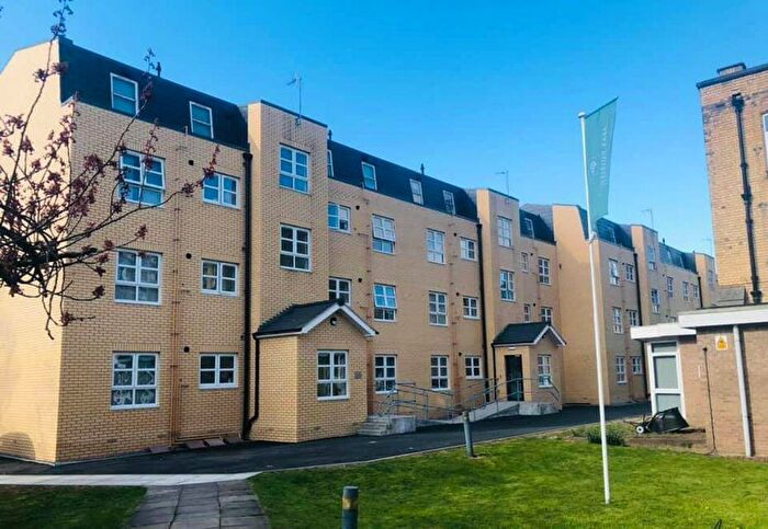 2 Bedroom Apartment To Rent In Endsleigh Park, Beverley Road, Hull, East Riding Of Yorkshire, HU6