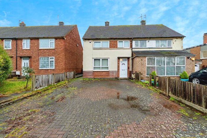 3 Bedroom Semi Detached House For Sale In New Parks Boulevard, Leicester, LE3