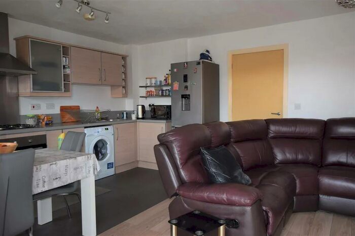 2 Bedroom Apartment For Sale In Waverley Street, Oldham, Greater Manchester, OL1