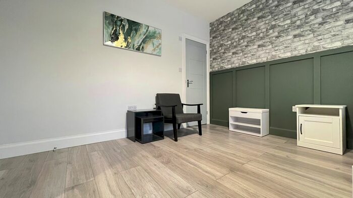 1 Bedroom Studio To Rent In Stockwood Crescent, Luton, Bedfordshire, LU1