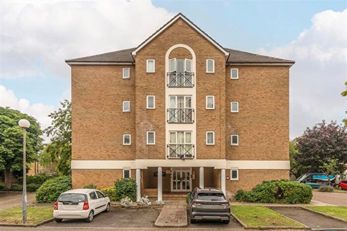 2 Bedroom Flat For Sale In Farrow Lane, New Cross, SE14