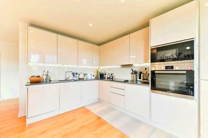 3 Bedroom Flat To Rent In Boaters Avenue, Brentford, Uk, TW8