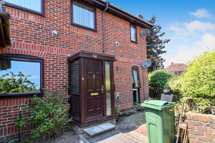 2 Bedroom Flat To Rent In Carronade Walk, Portsmouth, PO3