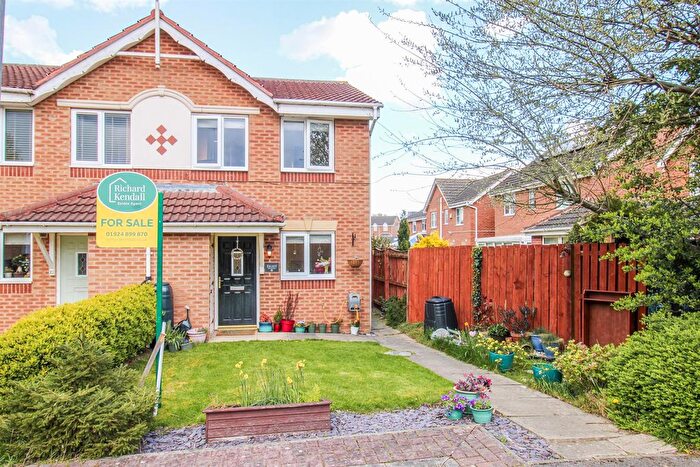 2 Bedroom Town House For Sale In Kirkcaldy Fold, Normanton, WF6