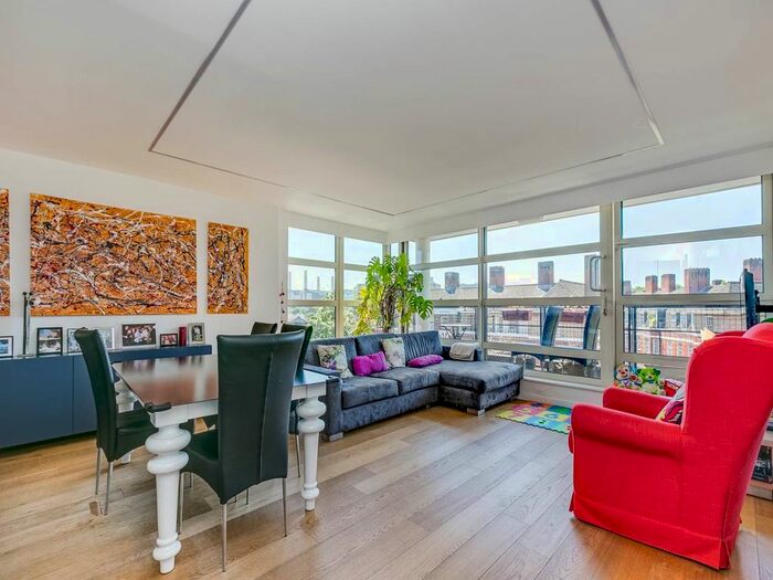 2 Bedroom Flat To Rent In Buckingham Palace Road, London, SW1W