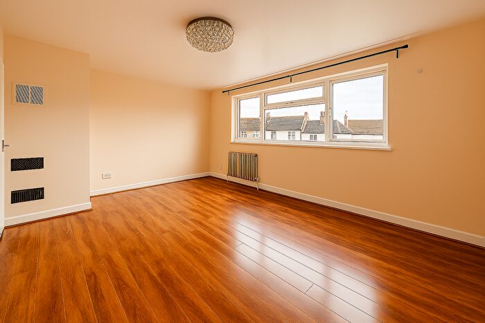 2 Bedroom Flat To Rent In Plumstead, SE18