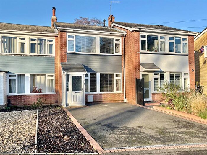 3 Bedroom Terraced House For Sale In Petersham Road, Creekmoor, BH17