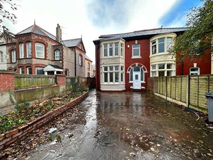 4 Bedroom Semi Detached House To Rent In Lytham Road, Blackpool, FY4