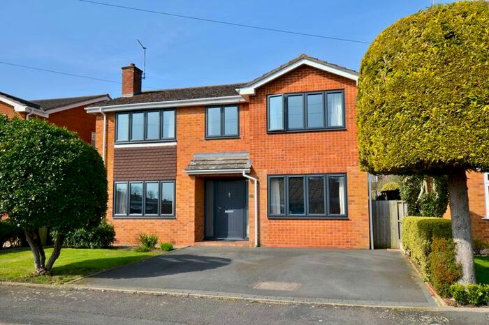 4 Bedroom Detached House For Sale In Orchard Place, Harvington, Evesham, WR11