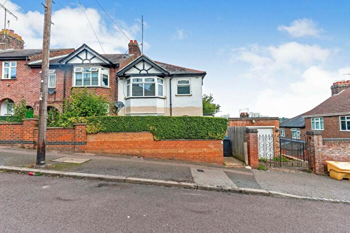 3 Bedroom Semi-Detached House To Rent In Baker Street, Luton, LU1