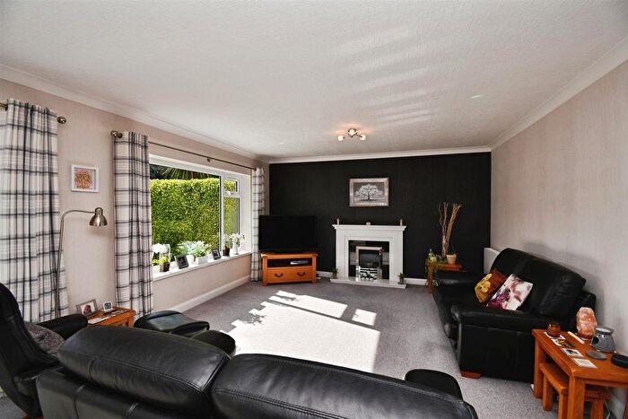 3 Bedroom Detached Bungalow For Sale In Hill Brow, Kirk Ella, Hull, HU10