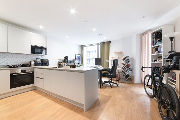 1 Bedroom Flat For Sale In Cordwainer House, New Village Avenue, E14