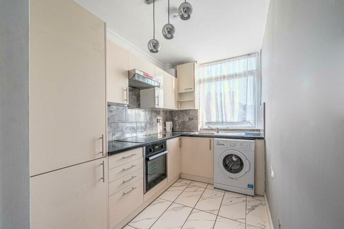 2 Bedroom Flat To Rent In Oak House, Cricklewood, London, NW2