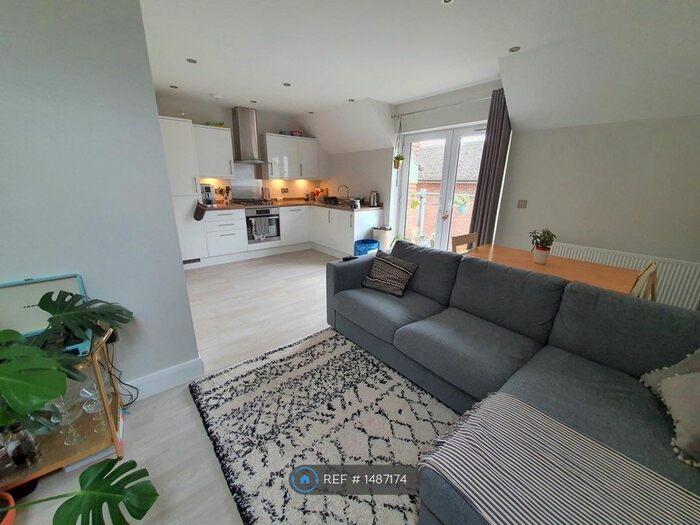 1 Bedroom Flat To Rent In Connaught Place, Brookwood, Woking, GU24