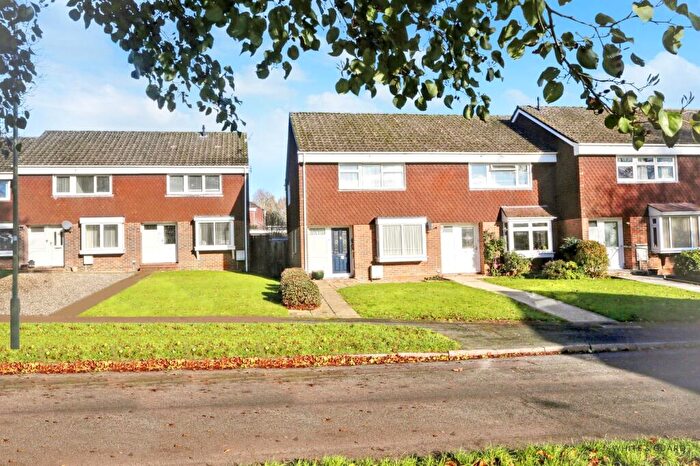 3 Bedroom End Of Terrace House For Sale In Denewulf Close, Bishops Waltham, SO32