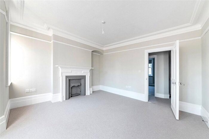 2 Bedroom Apartment To Rent In Walcot Gardens, Kennington Road, London, SE11