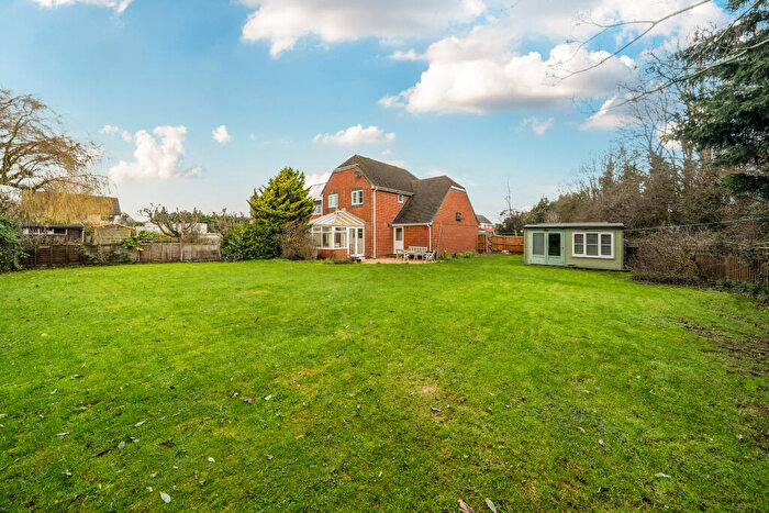 3 Bedroom Link Detached House For Sale In The Meadows, Hook, SN4