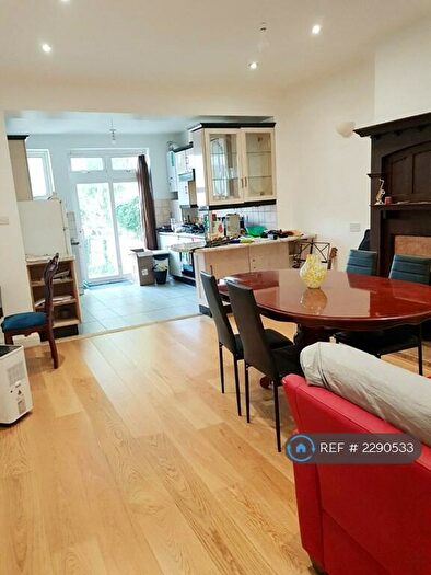 2 Bedroom Flat To Rent In Ground Floor, London, NW2