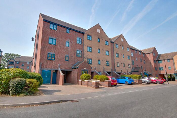 2 Bedroom Apartment For Sale In Bitterne Park, Southampton, SO18