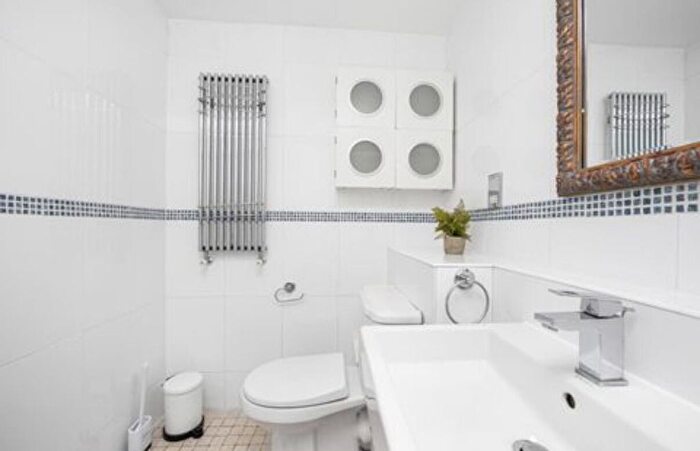 2 Bedroom Flat To Rent In Camden Road, London, NW1