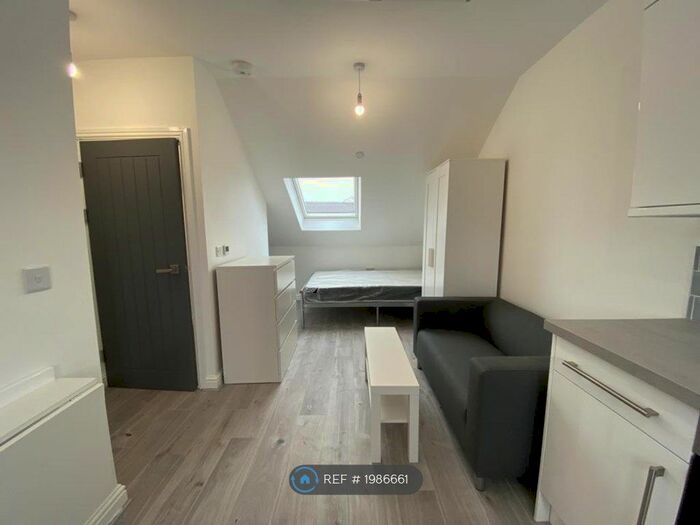 Studio To Rent In Woodville Road, Cardiff, CF24