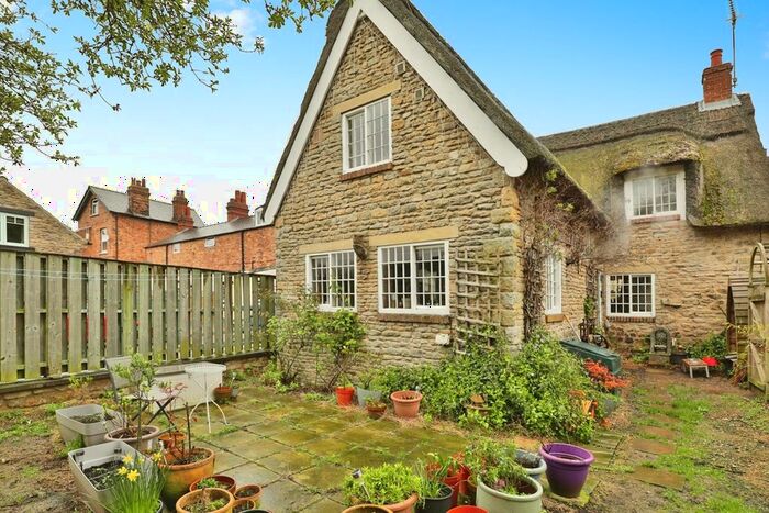 2 Bedroom Detached House For Sale In High Street, Snainton, Scarborough, YO13