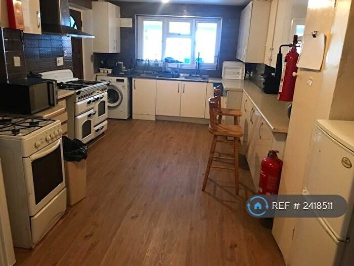 7 Bedroom Terraced House To Rent In Hencroft Street North, Slough, SL1