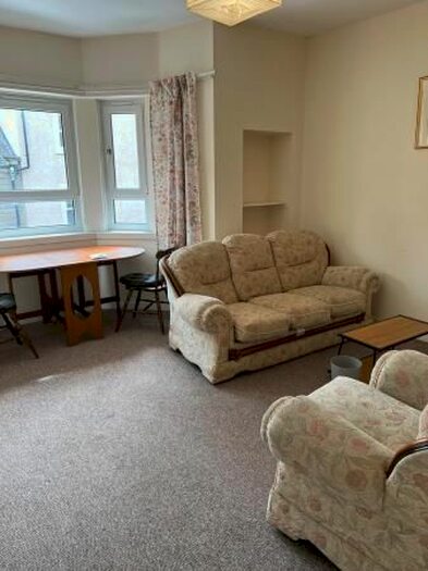 2 Bedroom Flat To Rent In Step Row, Dundee, DD2
