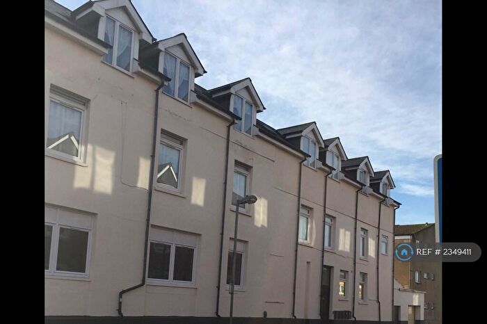 2 Bedroom Flat To Rent In Penarth Road, Cardiff, CF11